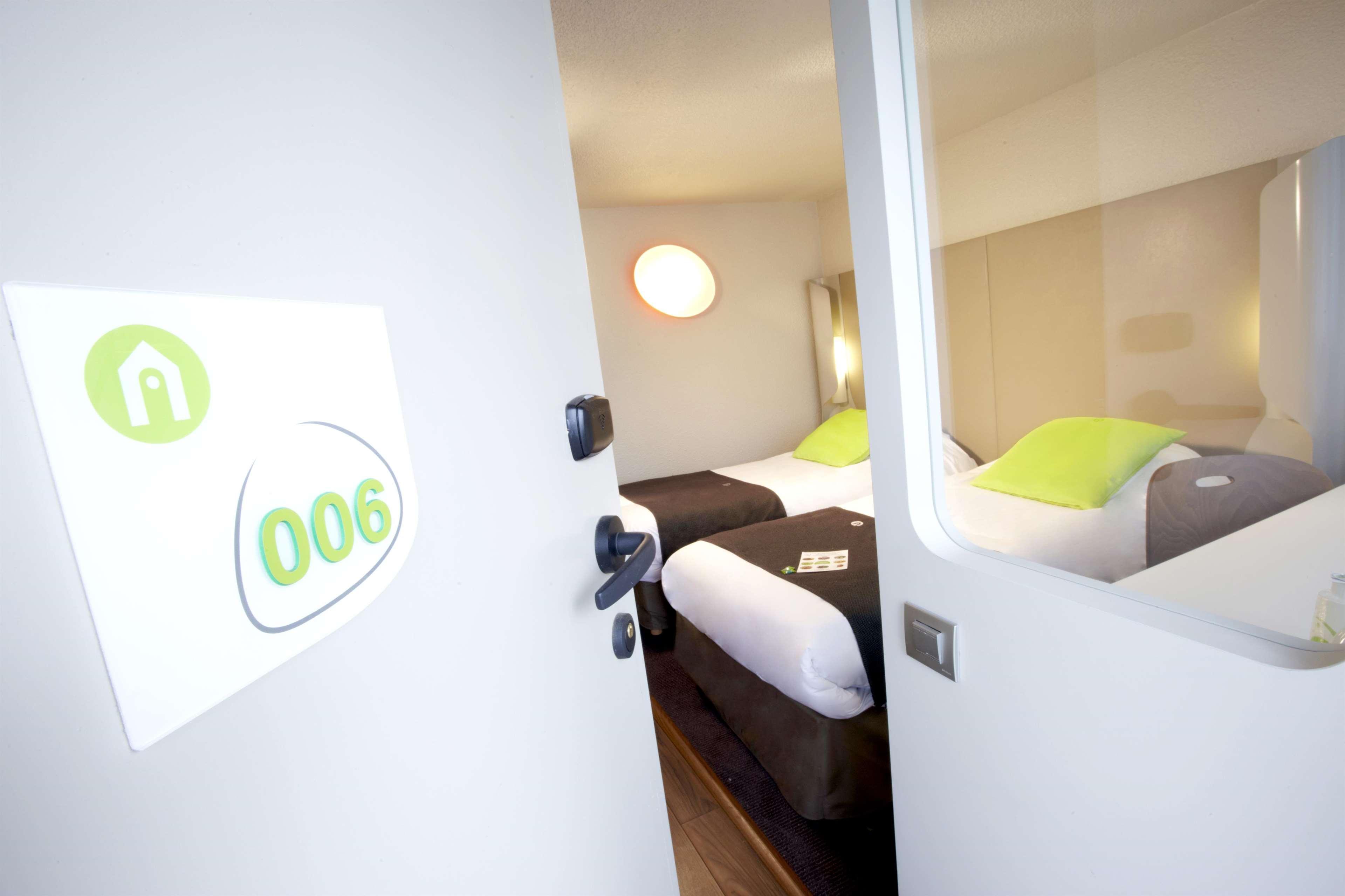 Campanile Grenoble Nord - Saint-Egreve Hotel Buitenkant foto