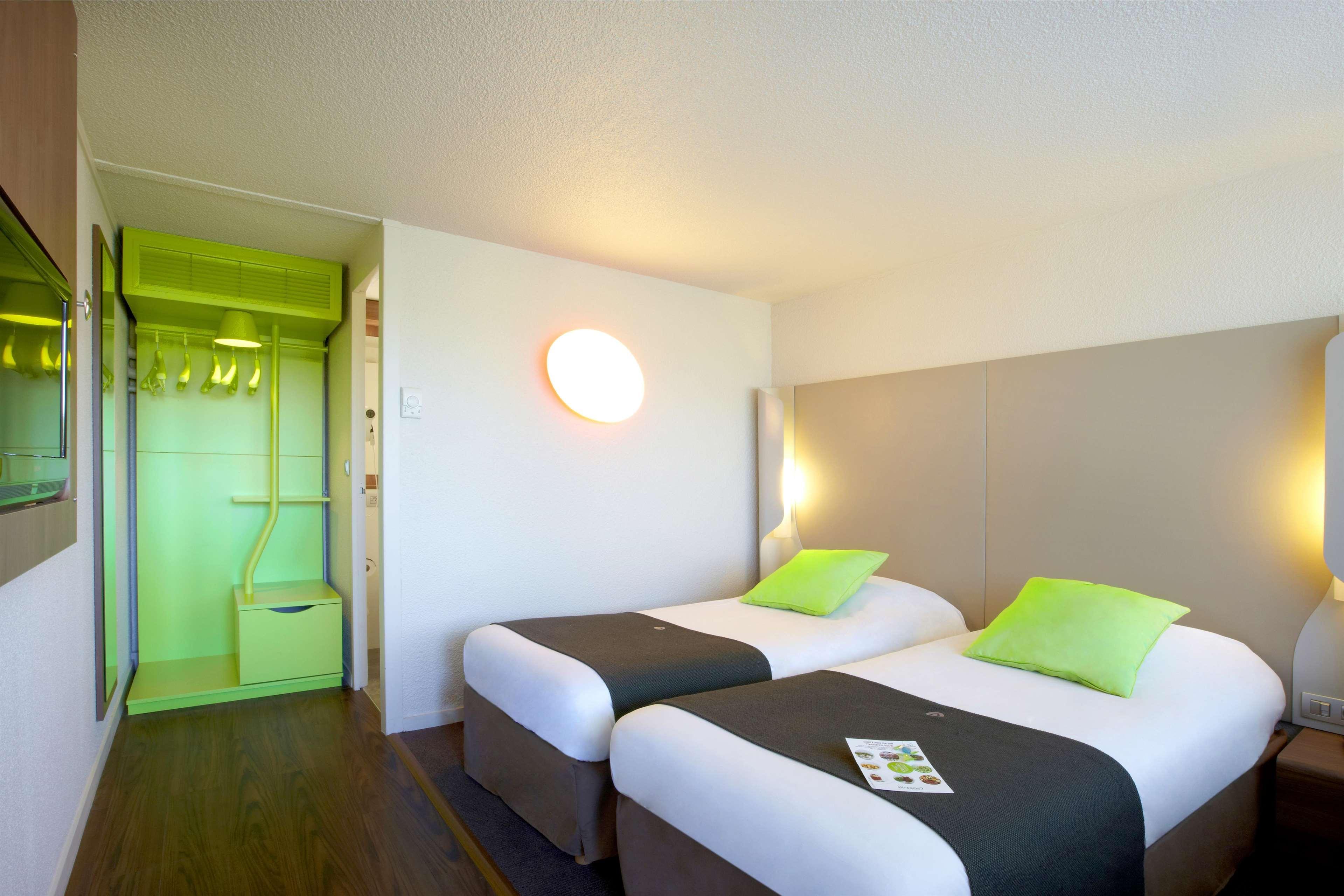 Campanile Grenoble Nord - Saint-Egreve Hotel Buitenkant foto