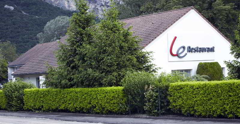 Campanile Grenoble Nord - Saint-Egreve Hotel Buitenkant foto