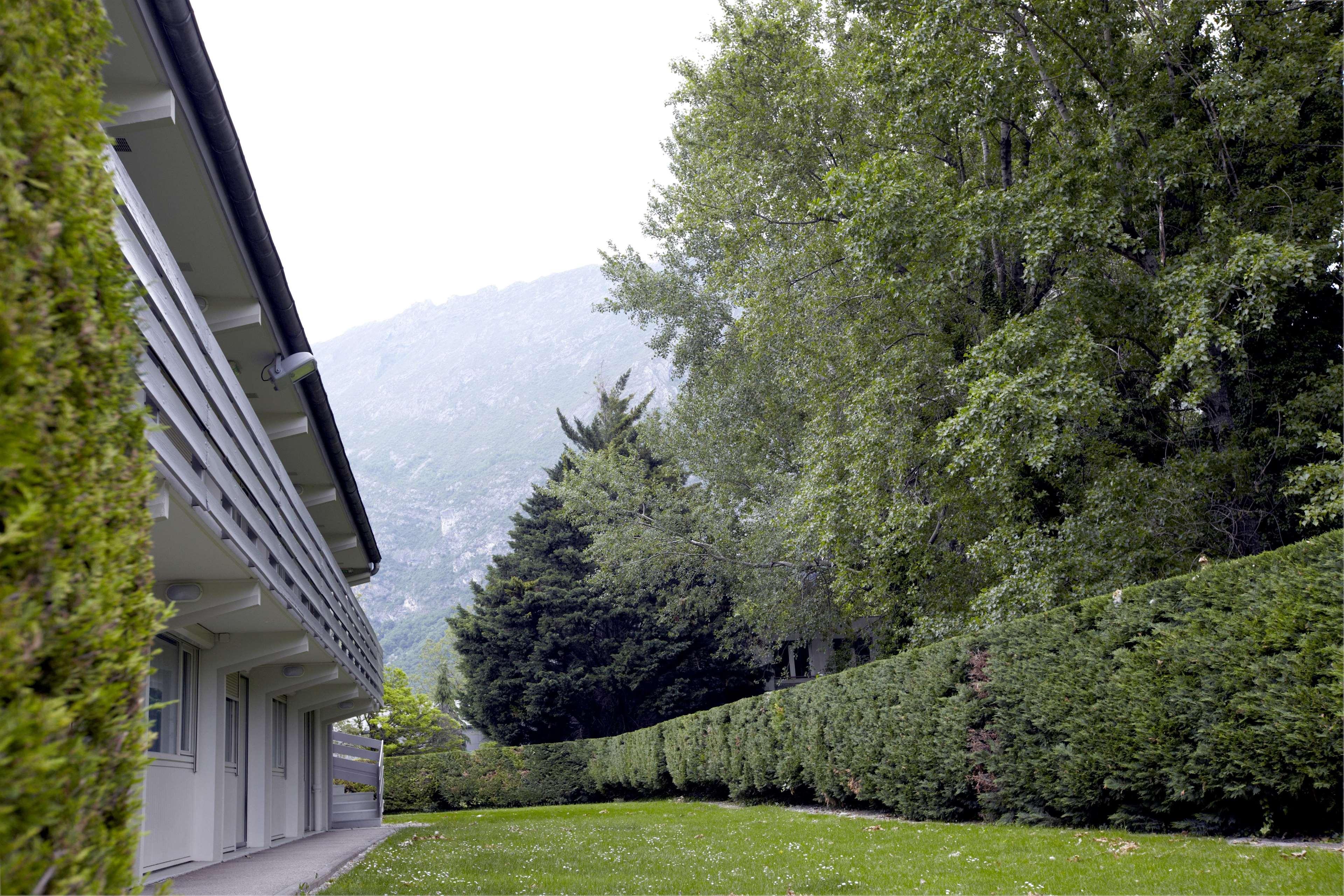 Campanile Grenoble Nord - Saint-Egreve Hotel Buitenkant foto